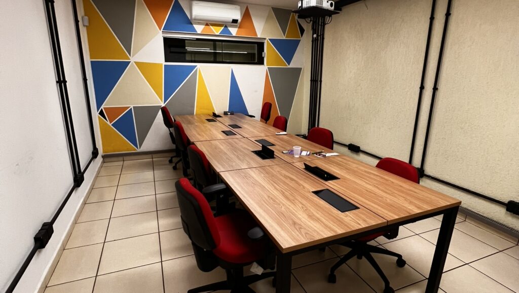 Fachada e estrutura comercial da Átrio Business Center em Uberlândia